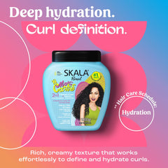 Close-up of creamy texture from SKALA Mais Cachos Hydrates for detangling hair