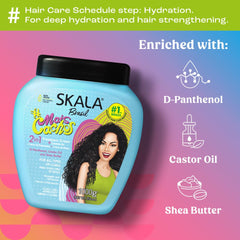 Wet hair application scene with SKALA Mais Cachos Hydrates for smooth detangling
