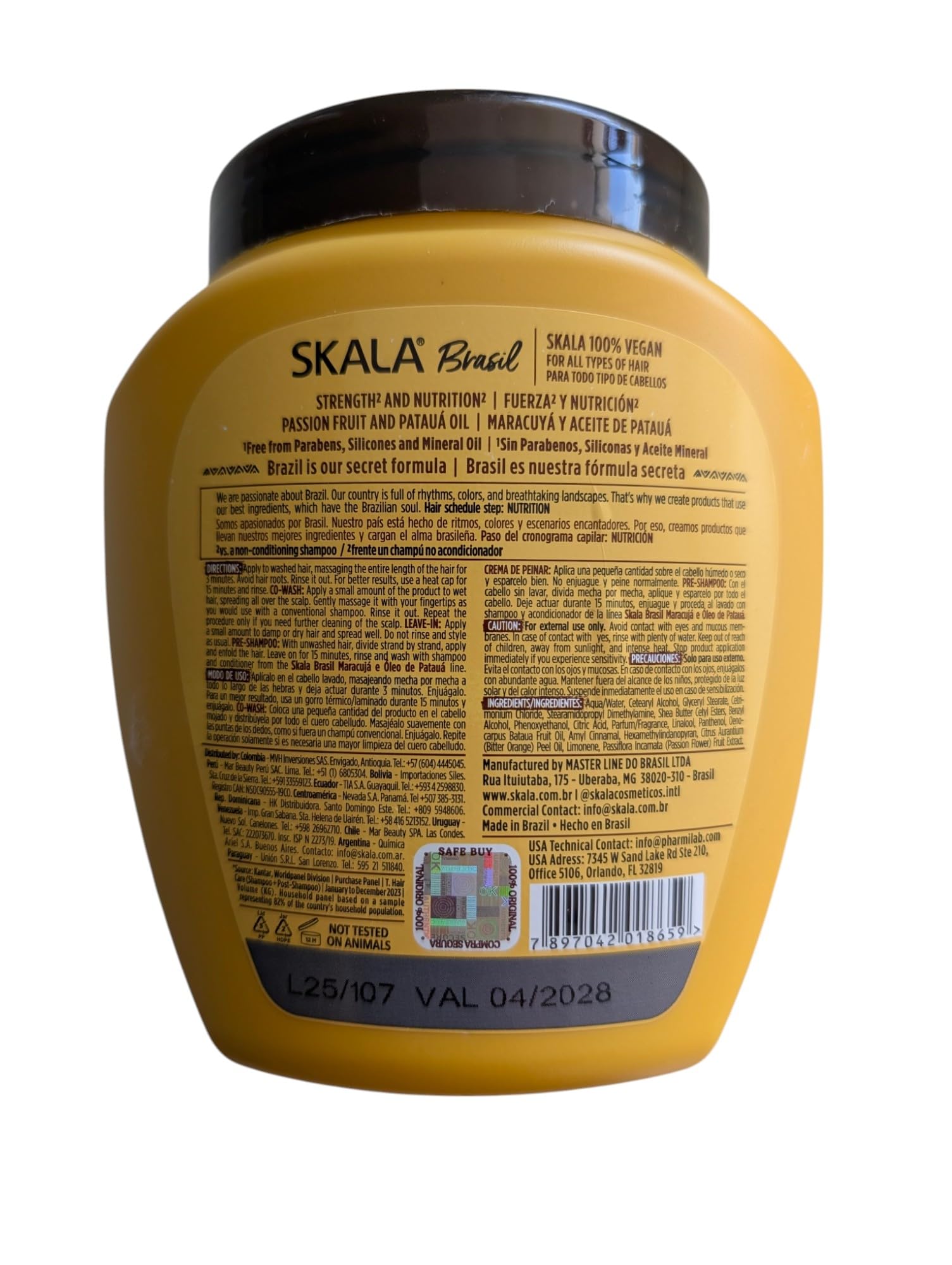 Curl shot with SKALA Maracuja demonstrates defined, hydrated curls and natural shine.