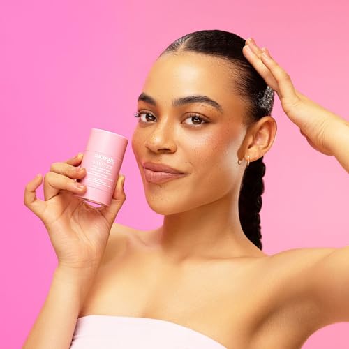 Slick Hair Co wax moisturising formula improves hair texture.