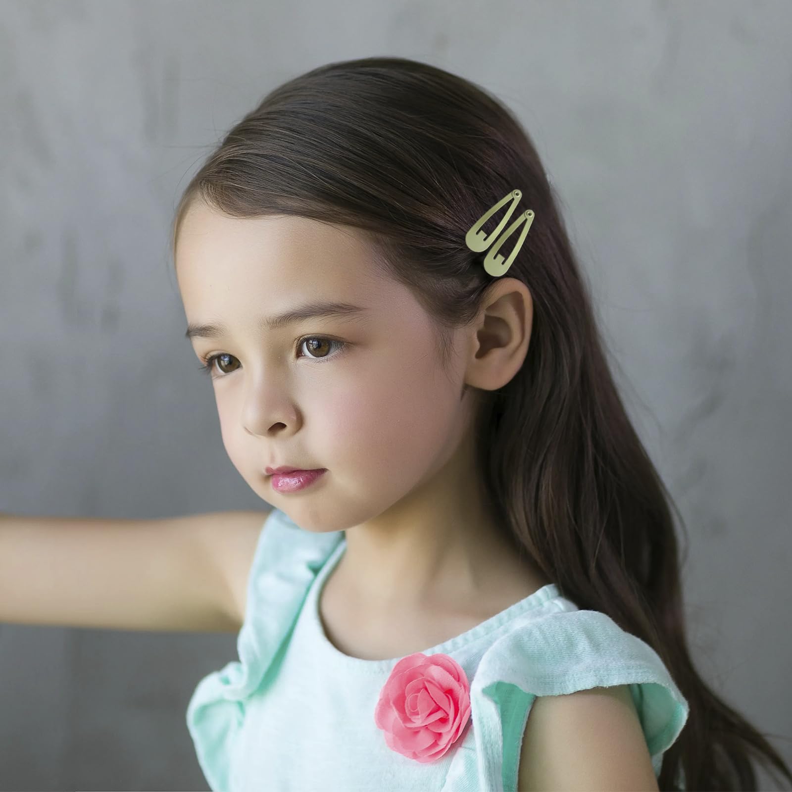Toddler-friendly bright colors and kid-friendly metal design