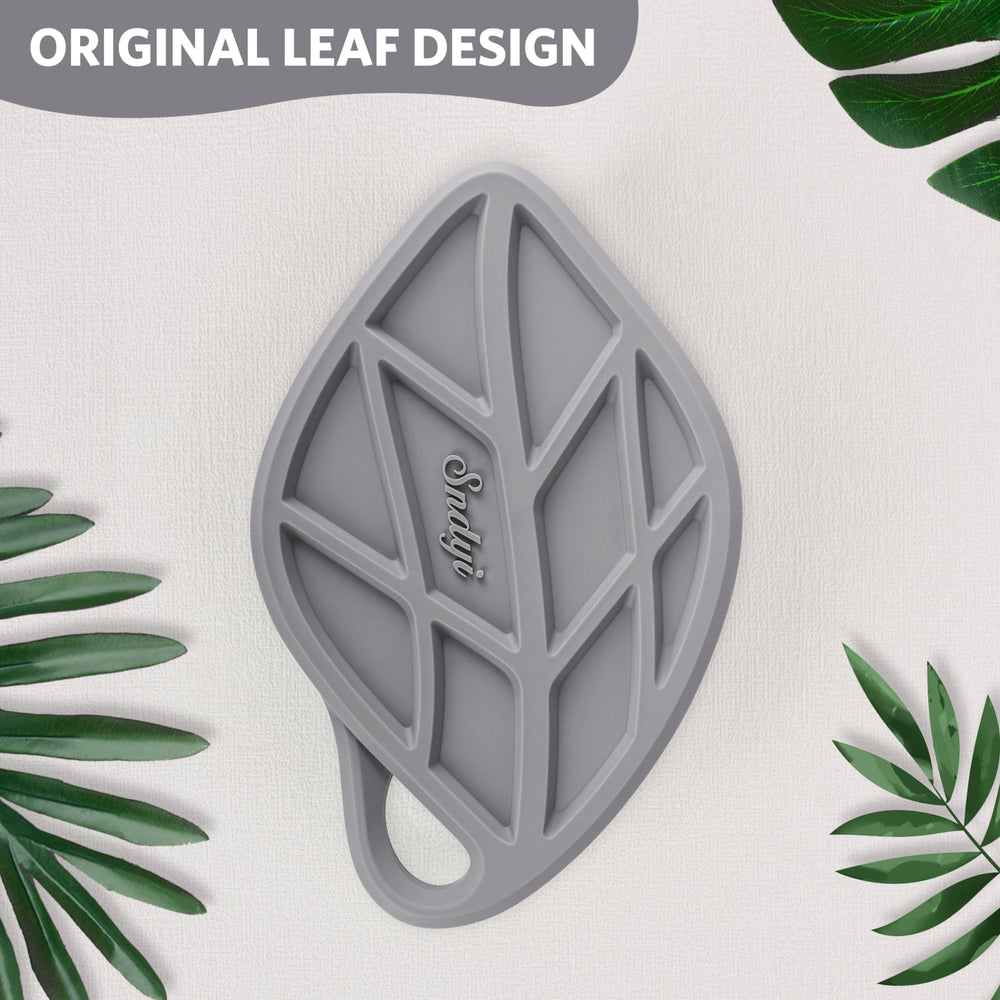 Sndyi leaf shape provides a comfortable, non-slip grip even when foamy.