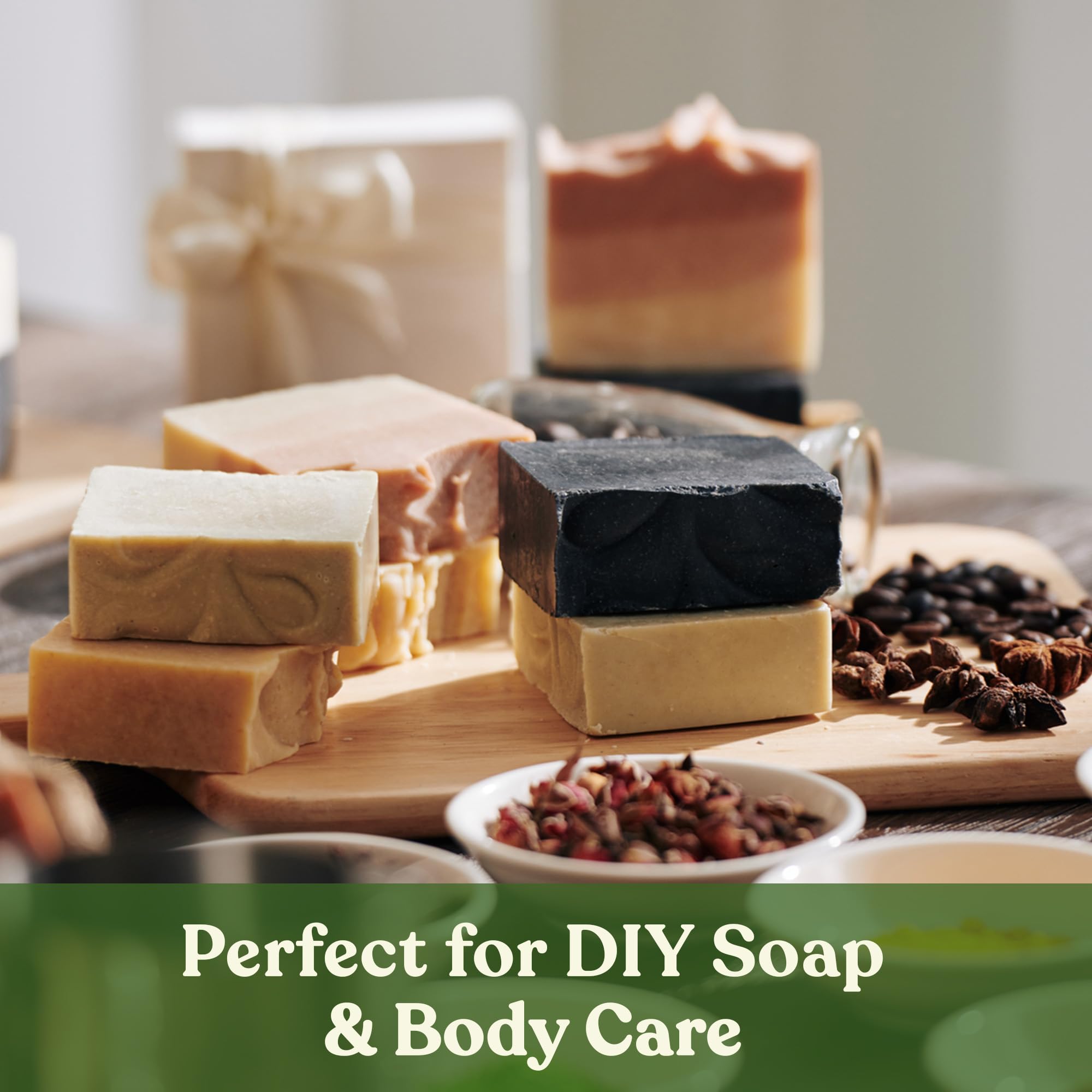Soapeauty Palm Oil RBD golden oil appearance ideal for nourishing body products.