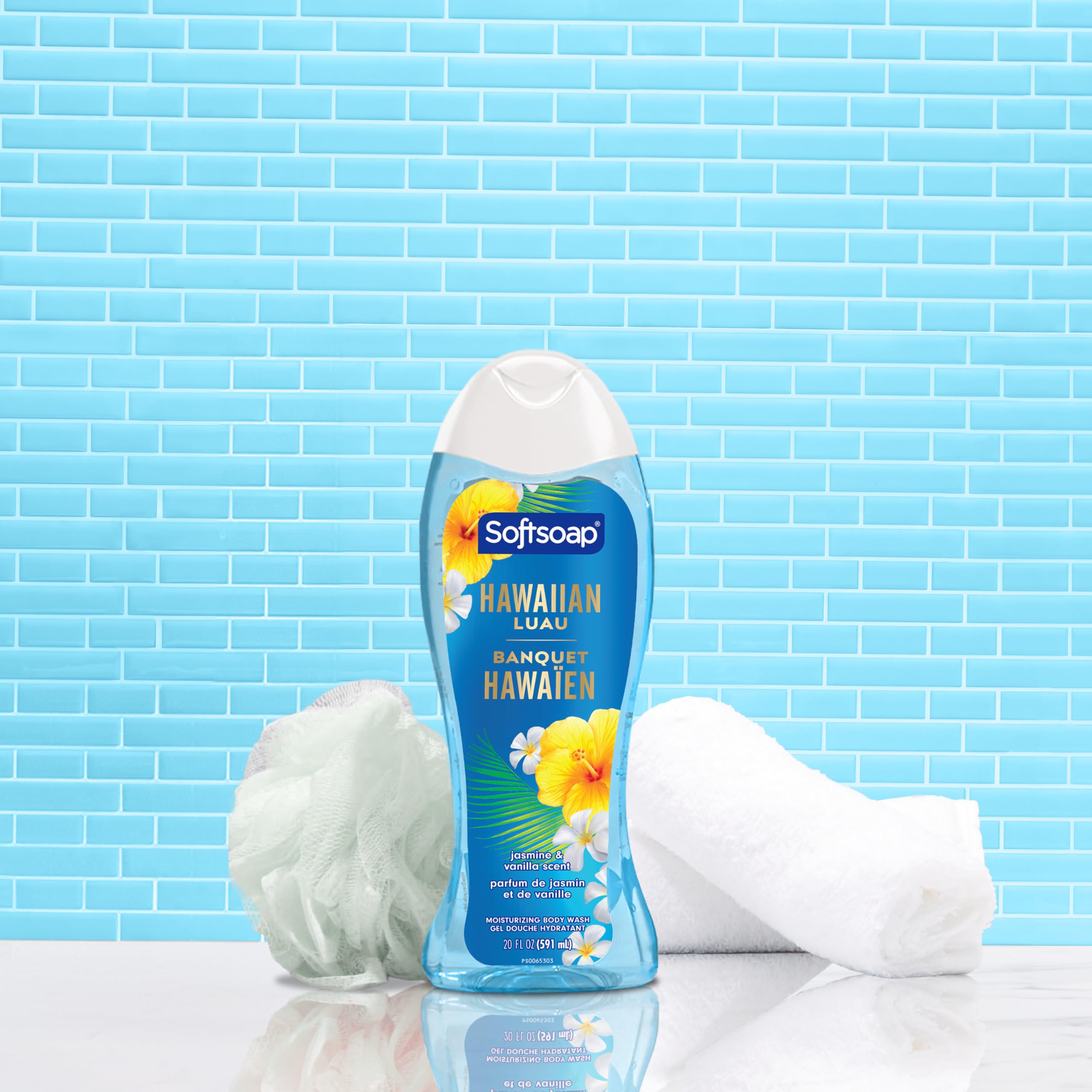 Softsoap Hawaiian Luau bottle pour close-up emphasizes rich lather and aroma.
