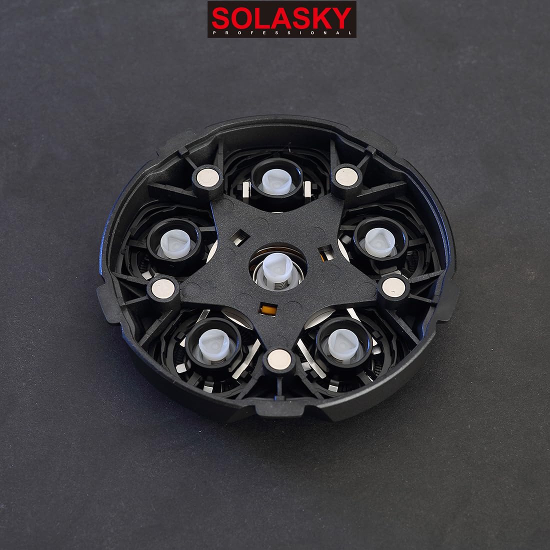 SOLASKY ergonomic replacement head adapts to facial contours for reduced irritation
