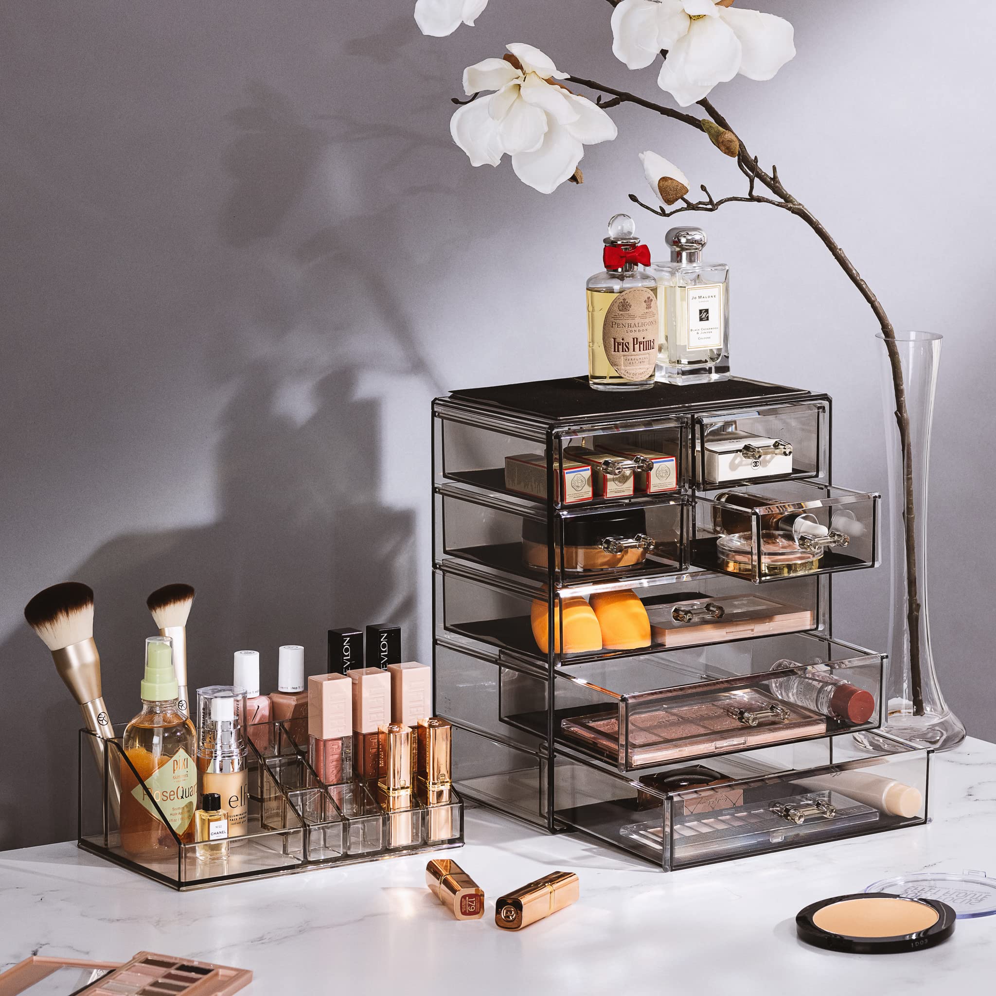 Sorbus wide drawers provide ample space for palettes and larger items on a sleek surface.
