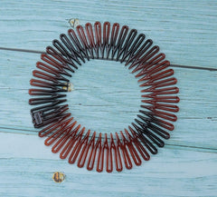 Sowaka round-stretch-comb elasticity adapts to many hair types.