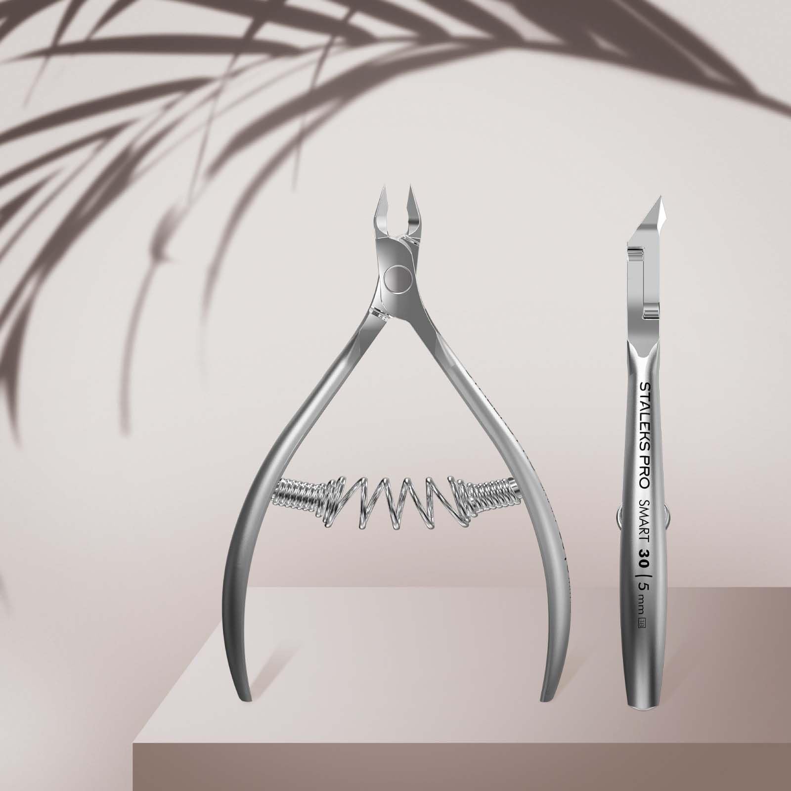 Staleks Pro SMART 30 cuticle nippers heel-angle design for precise trims