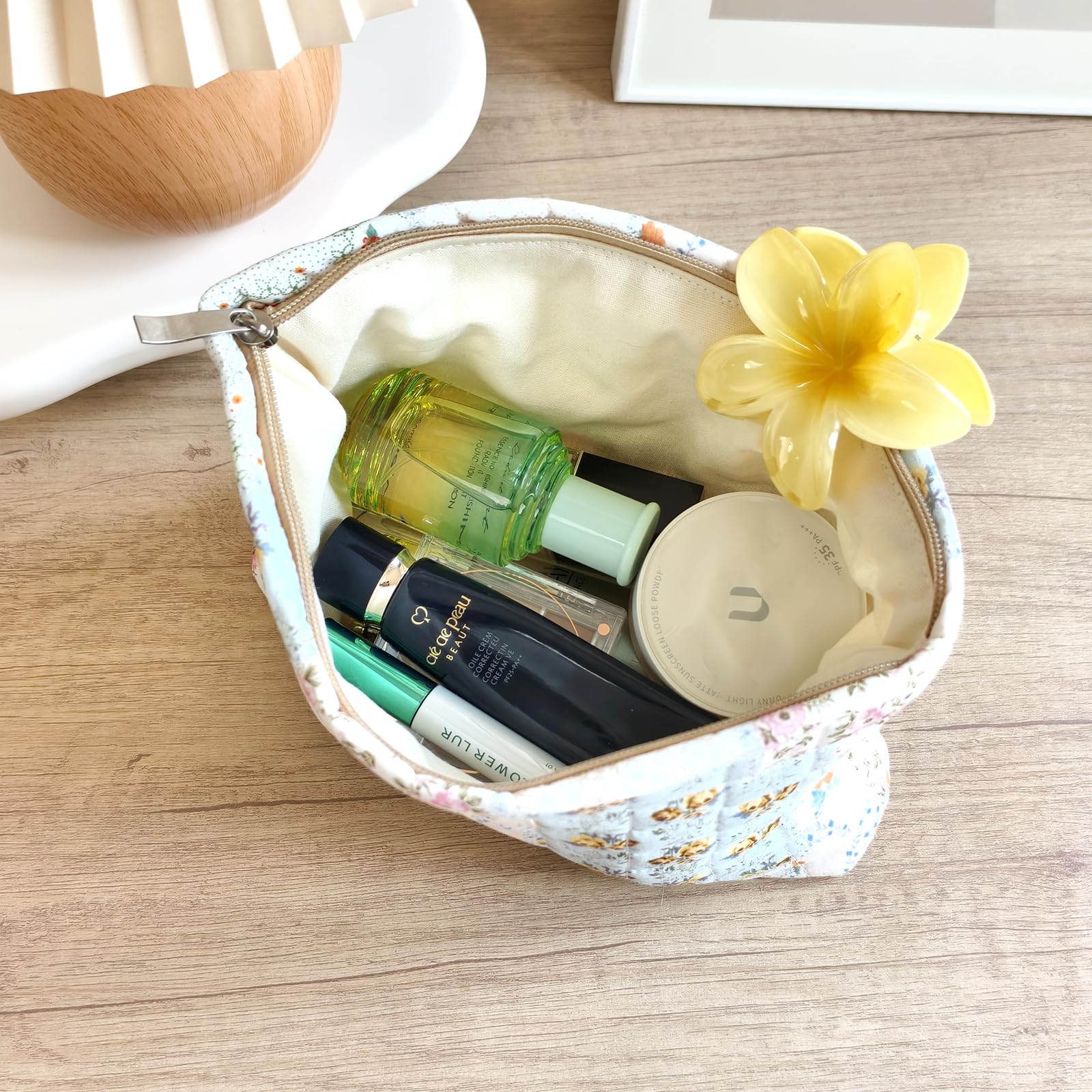 STARDW floral makeup bag with zipper opening ideal for travel toiletries