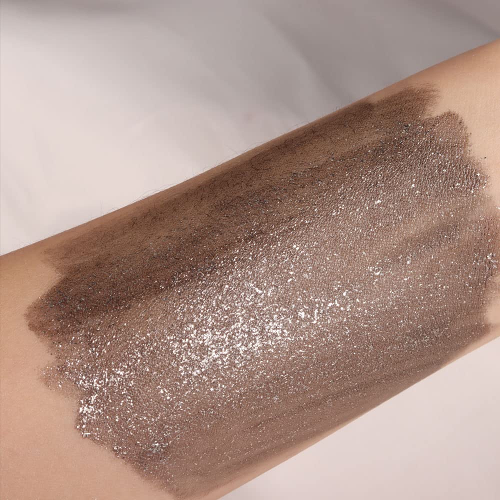 SUAKE rich color blends effortlessly for vivid, multi-dimensional eye looks.