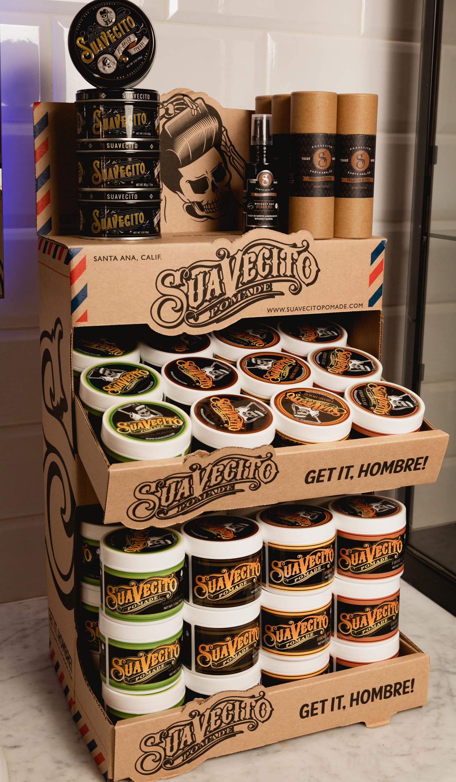 Suavecito Premium Blends Beard Oil hydrates skin under beard to reduce flakes.