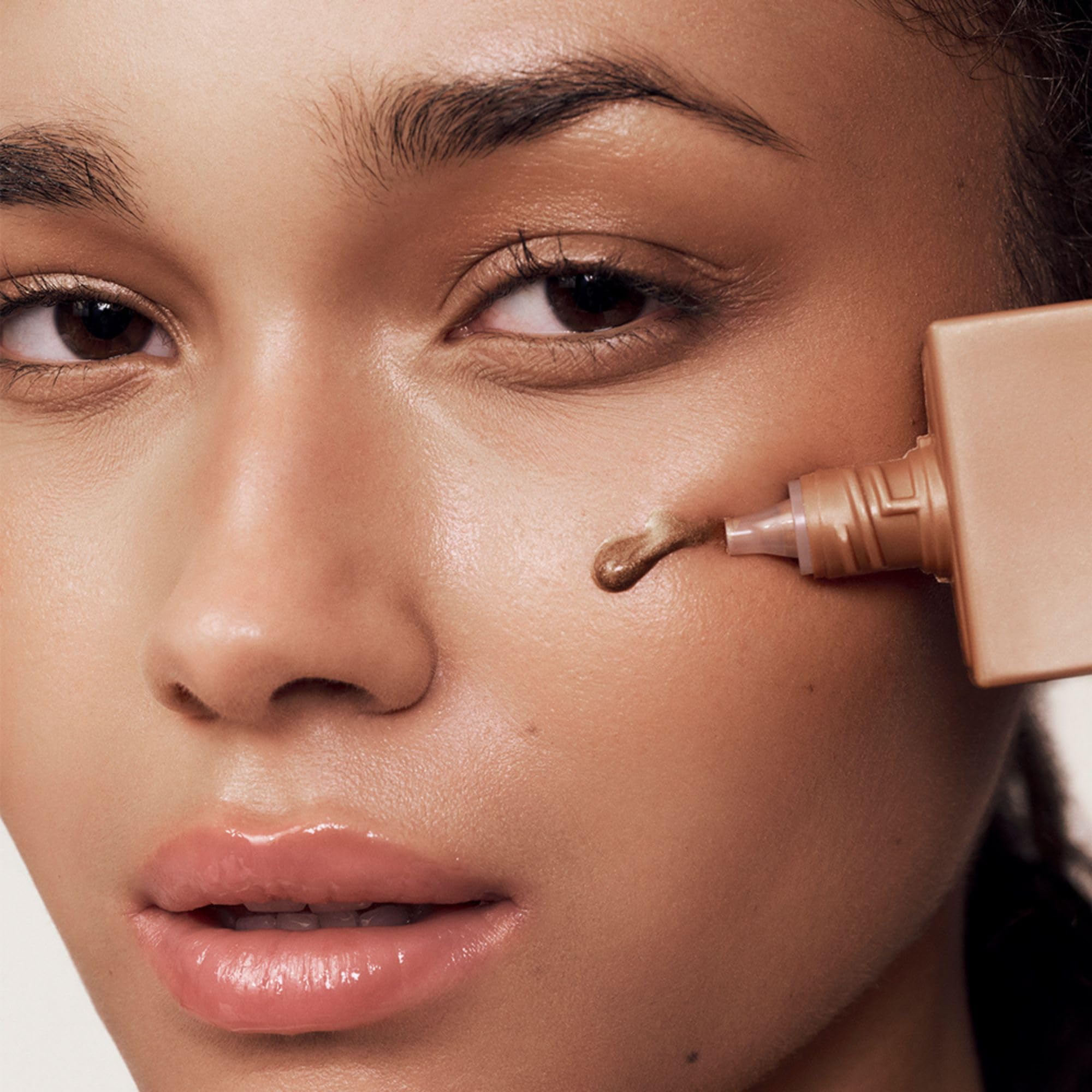 Summer Fridays Bronzing Drops with hyaluronic acid for hydration and plump skin.