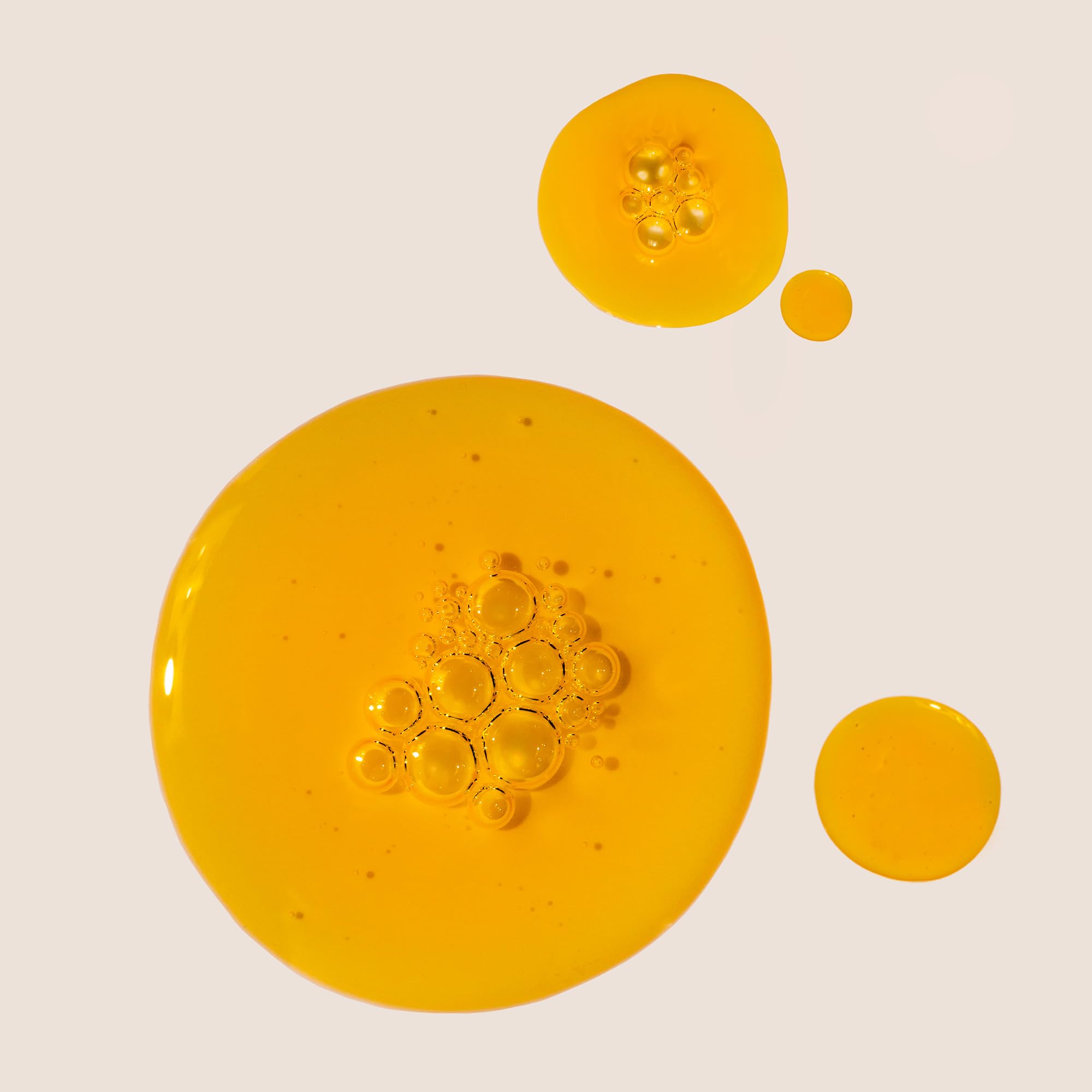 Summer Fridays Heavenly Sixteen application pour demonstrates soothing nourishing blend for skincare ritual