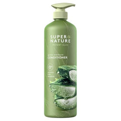 Super Nature Potent Aloe Conditioner application image shows detangling ease.