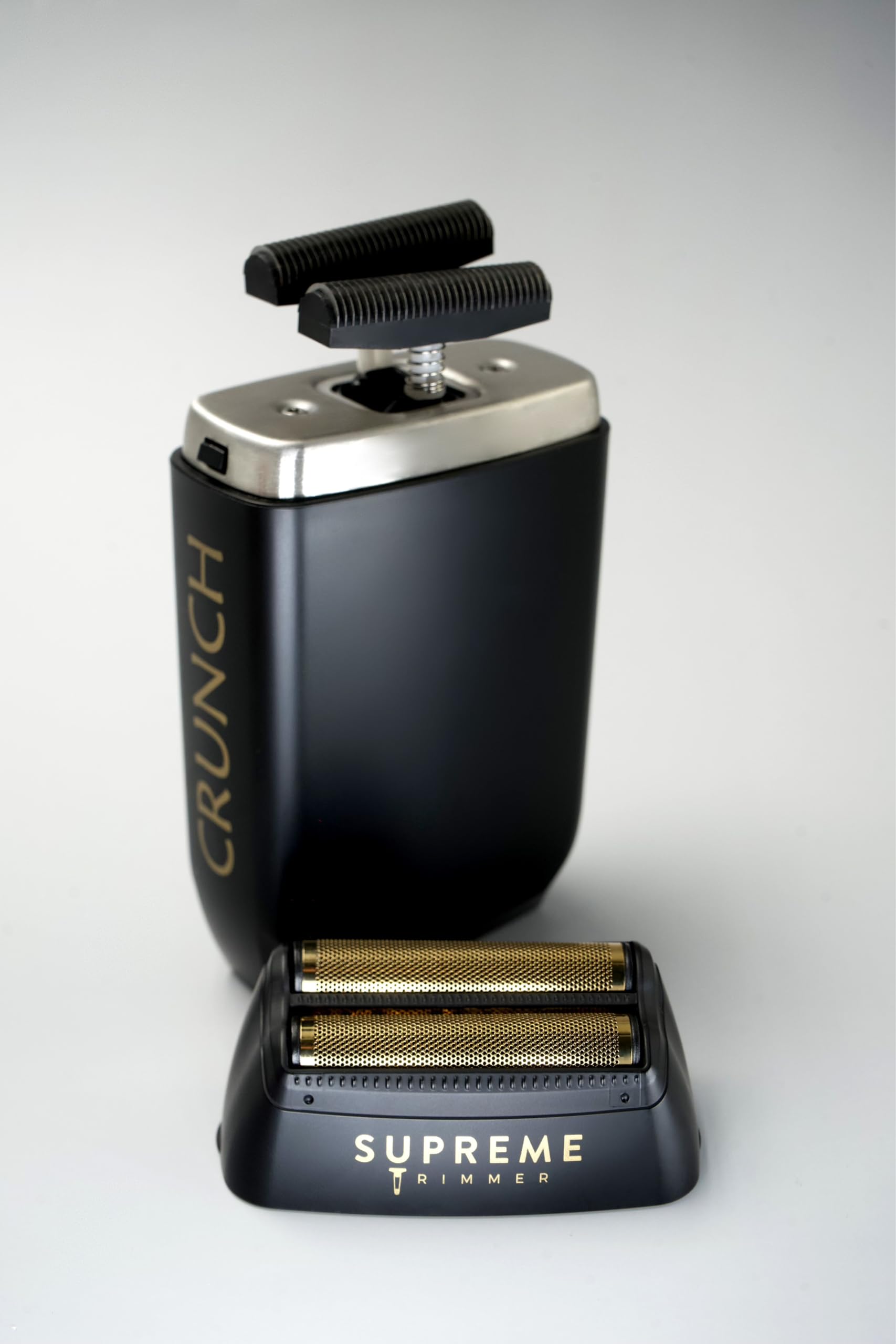 Supreme Trimmer Crunch STF602 9-piece kit includes travel case and stand