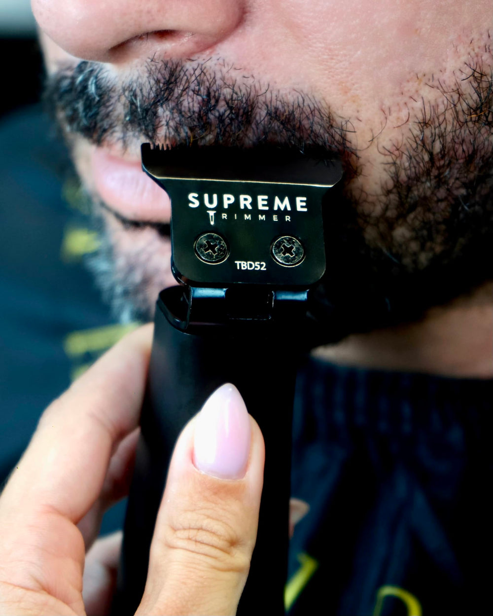 Supreme Trimmer T Shaper complete kit includes guides, stand, cape.