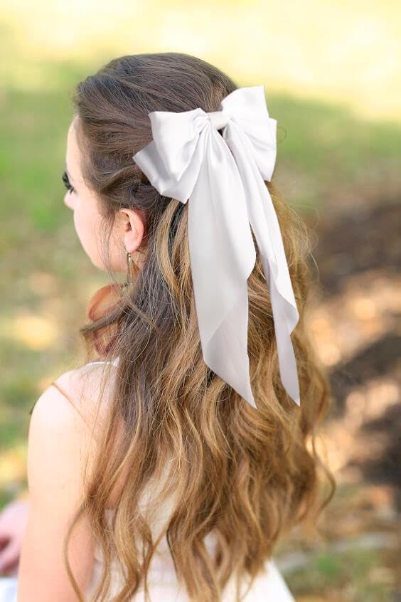 SUSULU oversized white satin bow clip adds bright detail for special occasions.