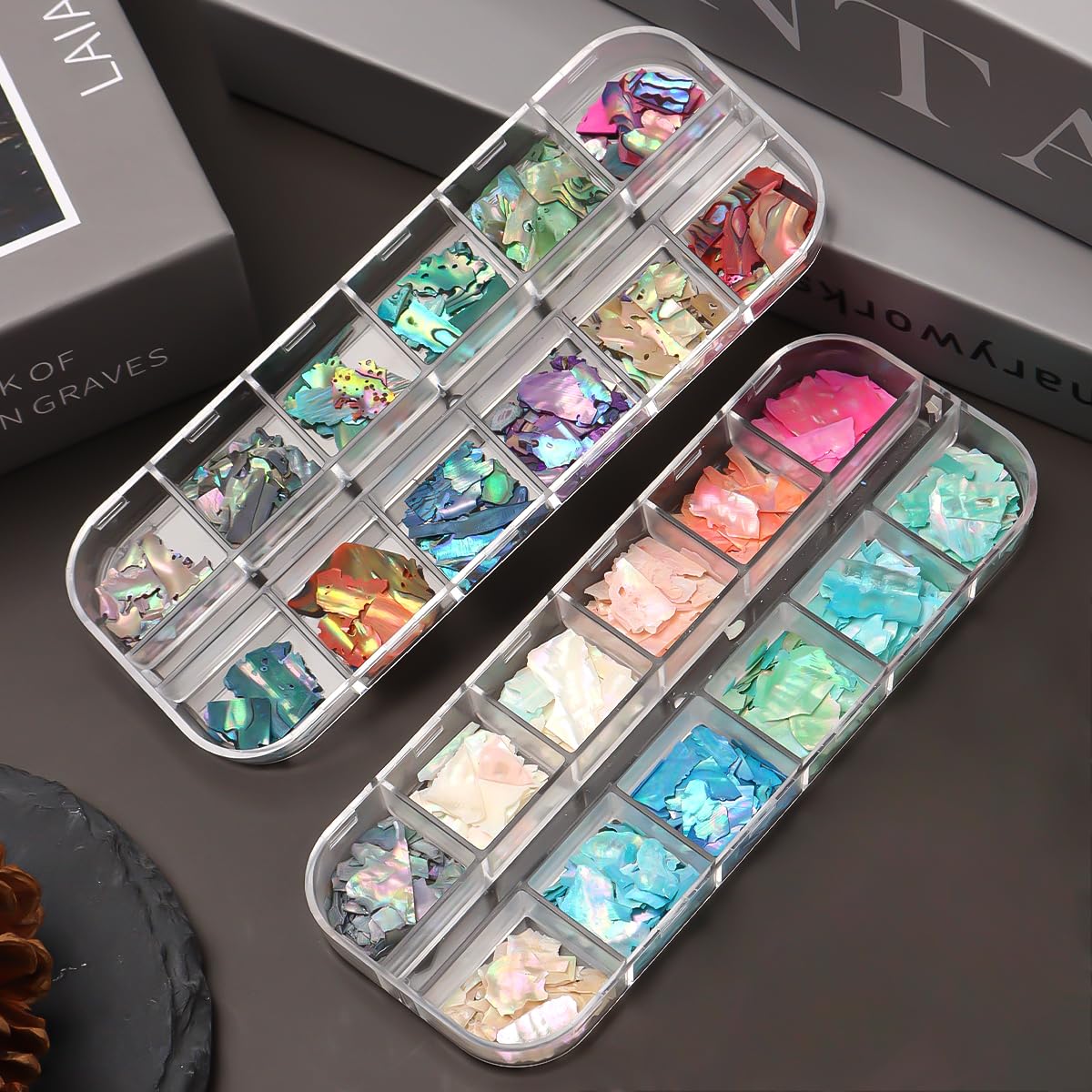 SUTOZMIWE Aurora Shell Glitter Flakes curved-tweezers highlight precise handling for DIY manicures.