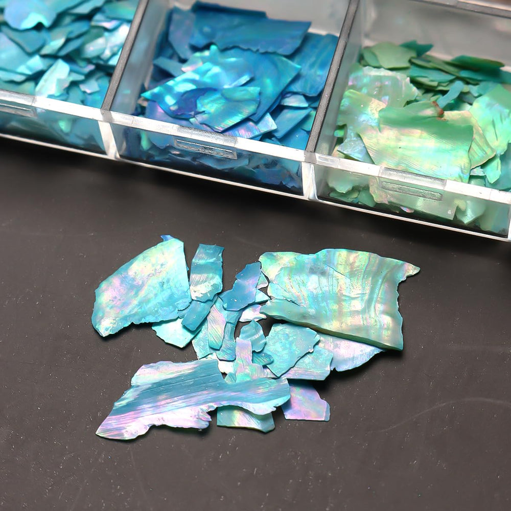 SUTOZMIWE Aurora Shell Glitter Flakes gift-packaging makes a thoughtful present for manicure lovers.