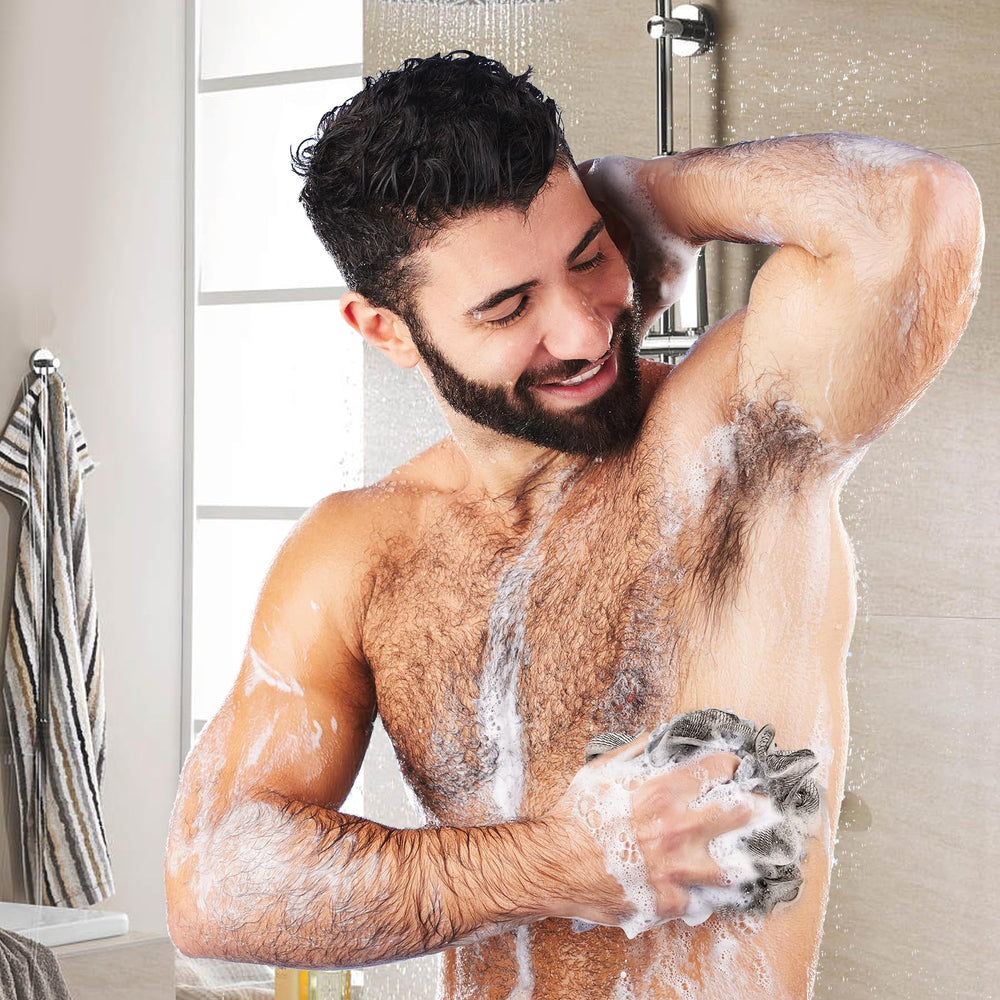 Svarvns loofah sponge large-75g in use demonstrates rich lather for efficient cleansing.