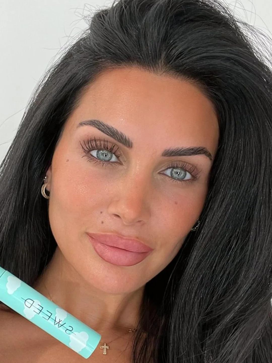 Sweed Cloud Mascara swatch highlighting water-resistant finish for all-day wear
