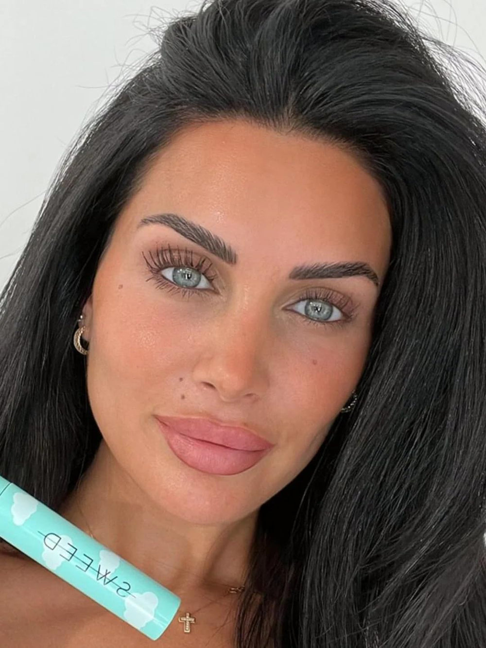 Sweed Cloud Mascara swatch highlighting water-resistant finish for all-day wear