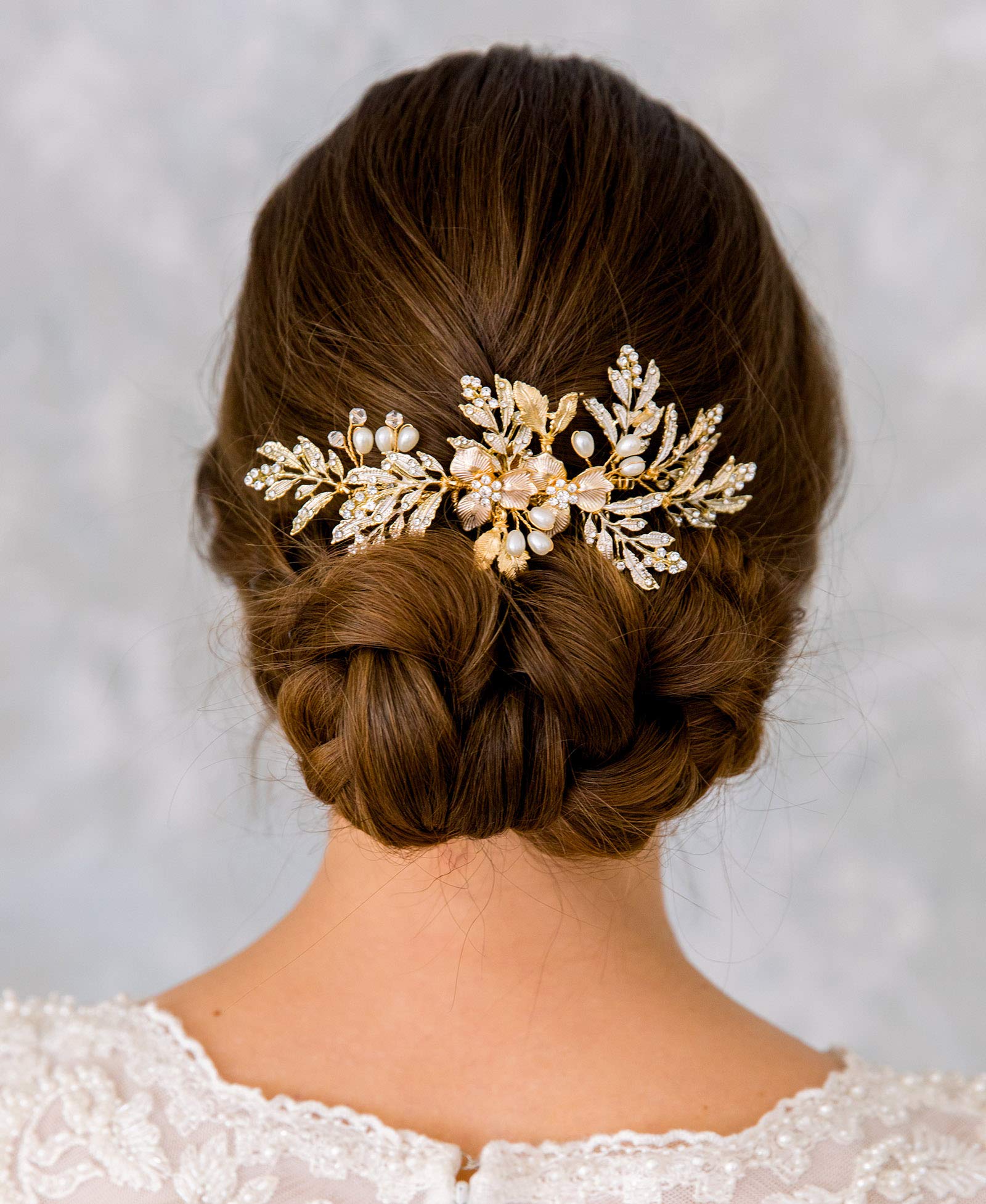 SweetV gold-plated leaf clip creates elegant, nature-inspired detail for brides
