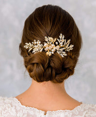 SweetV gold-plated leaf clip creates elegant, nature-inspired detail for brides