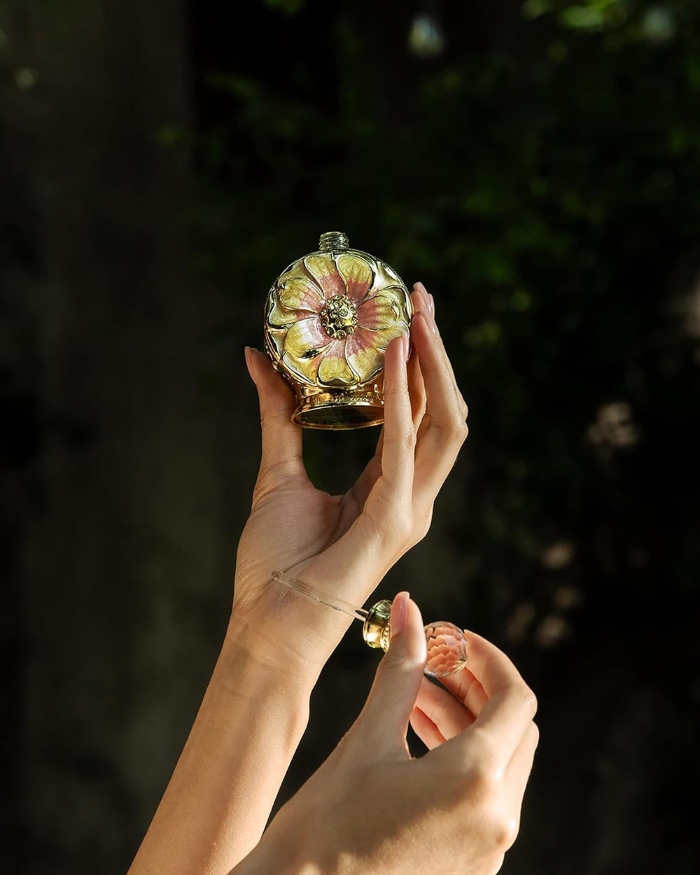 Swiss Arabian Amaali lemon zest adds bright sparkle to evening allure.