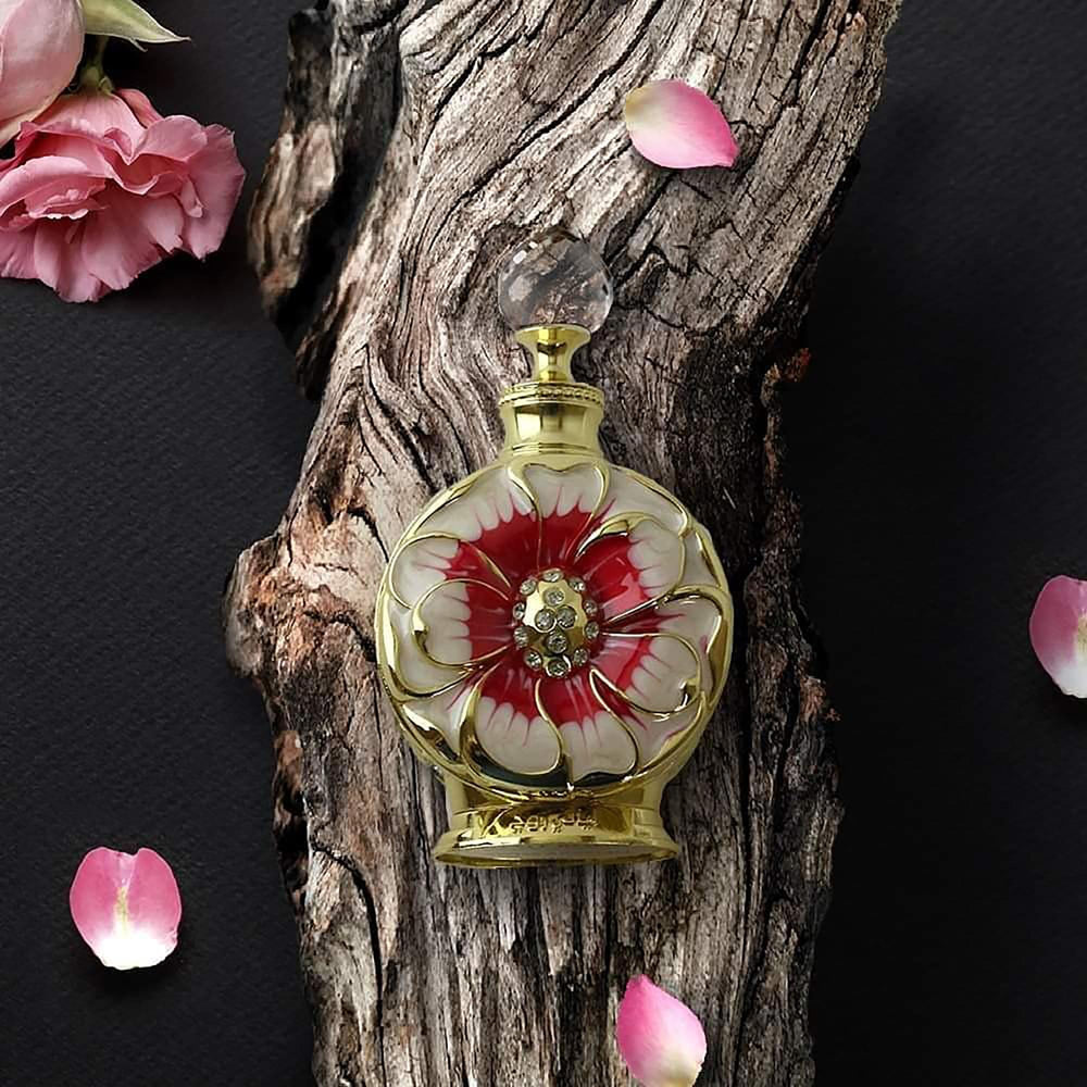 Swiss Arabian Layali Rouge alcohol-free formula is hypoallergenic and skin-friendly for many users.