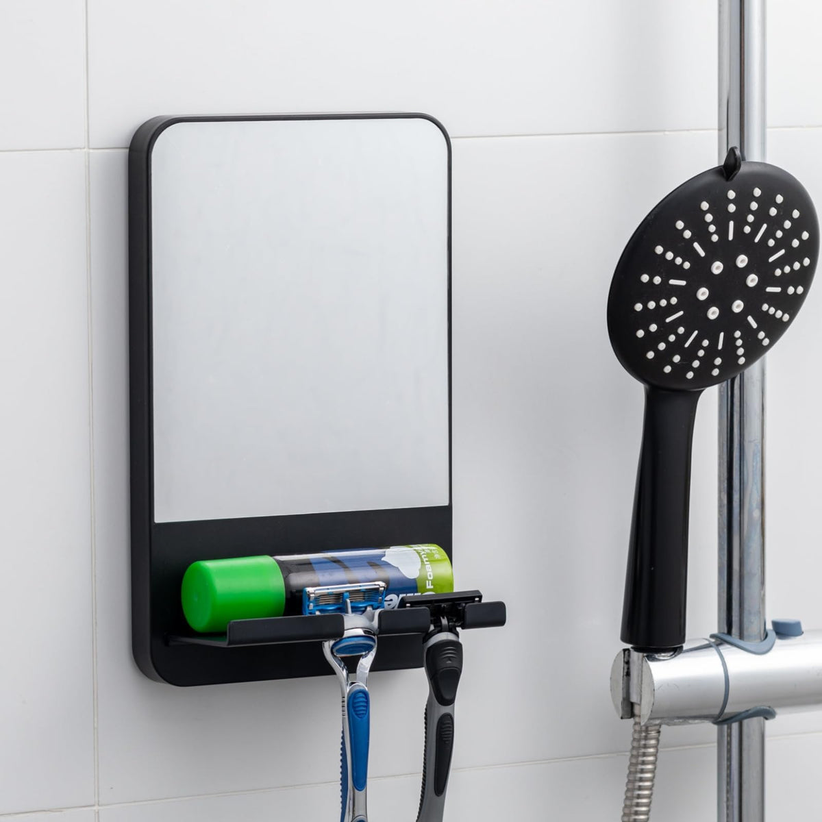 TAILI fogless shower mirror suction mount provides fog-free shaving visibility.