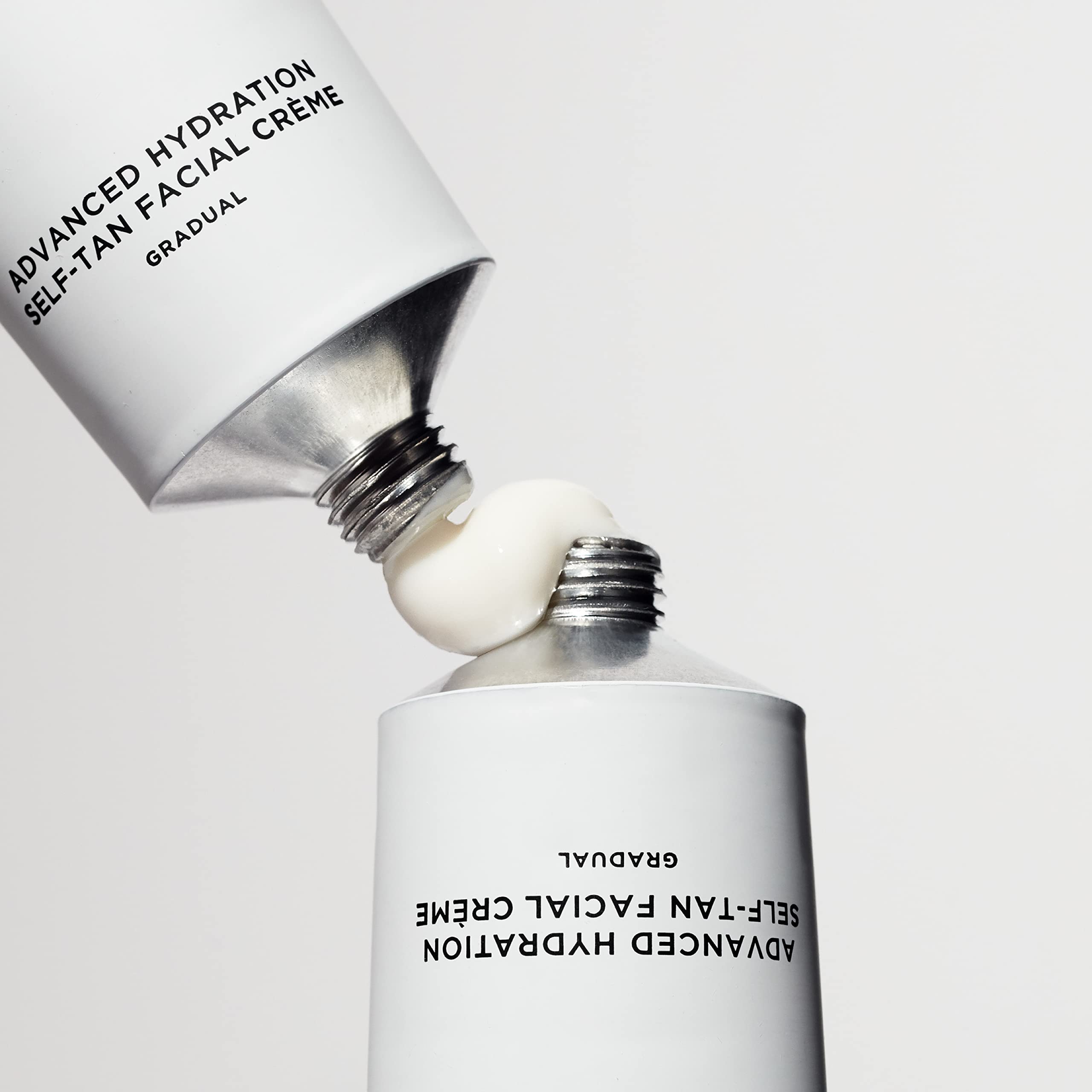 TAN-LUXE The Crème packaging flatlay showcases jar and branding.
