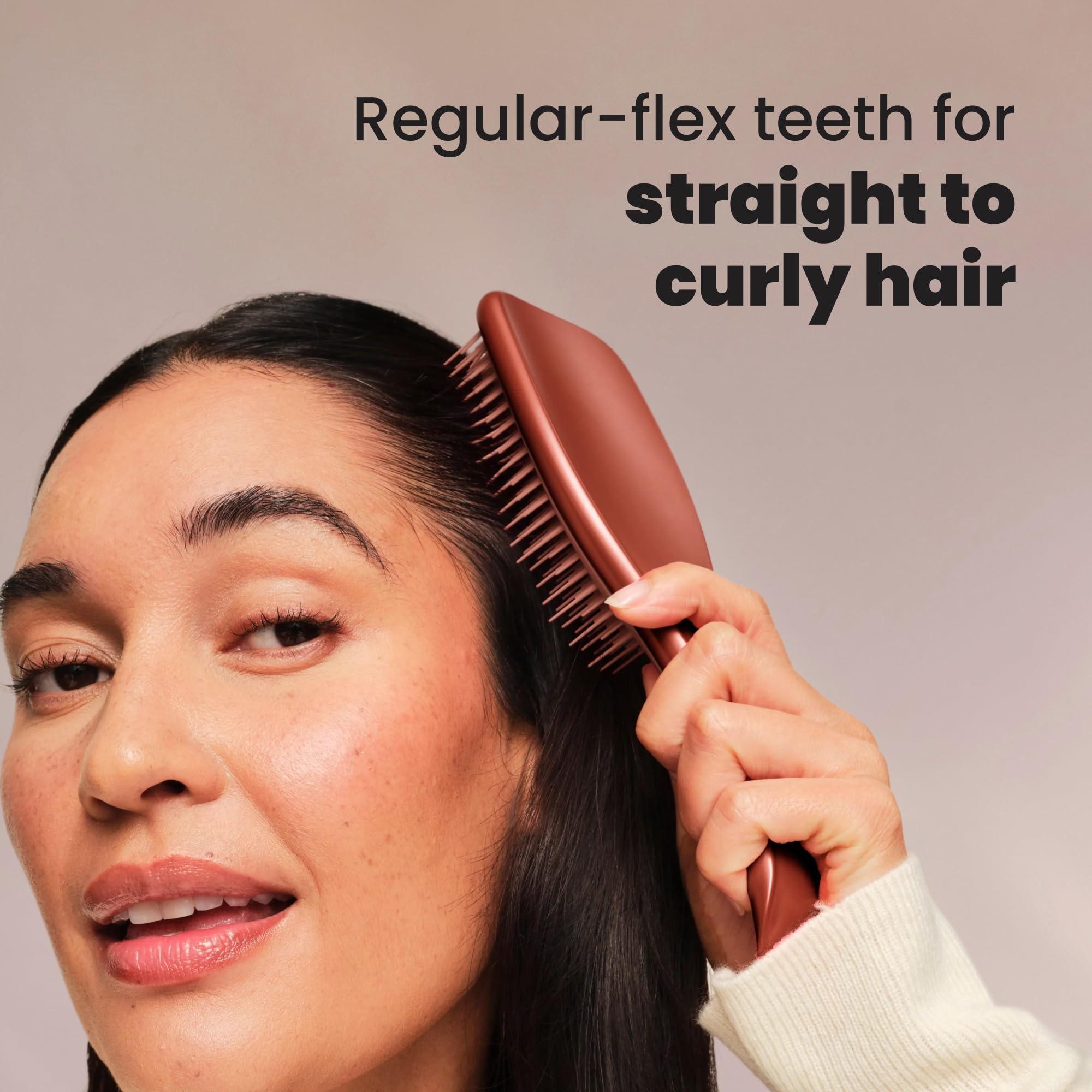 Tangle Teezer Chrome Ultimate Detangler with wet hair showcases two-tier teeth in action