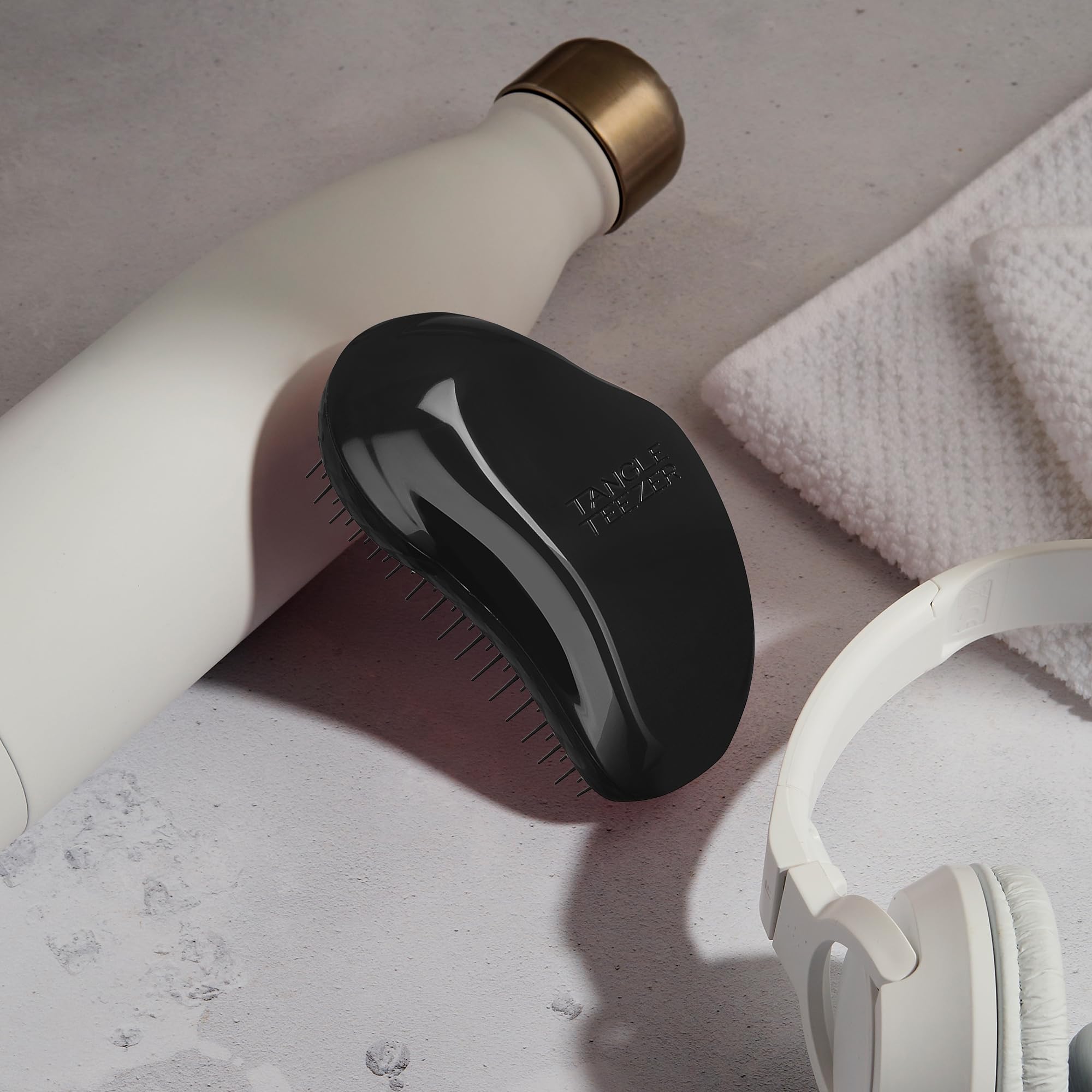 Tangle Teezer Panther Black dry-hair-use highlights easy styling after towels dry