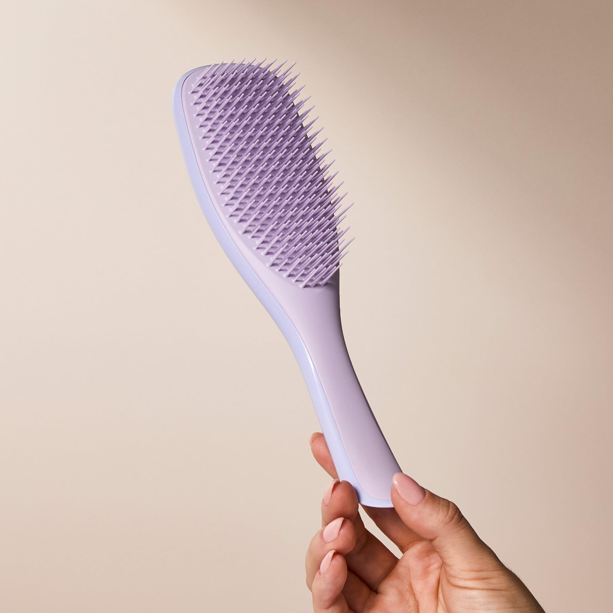Tangle Teezer Hypnotic Heather wet-hair detangling distributes conditioner evenly.