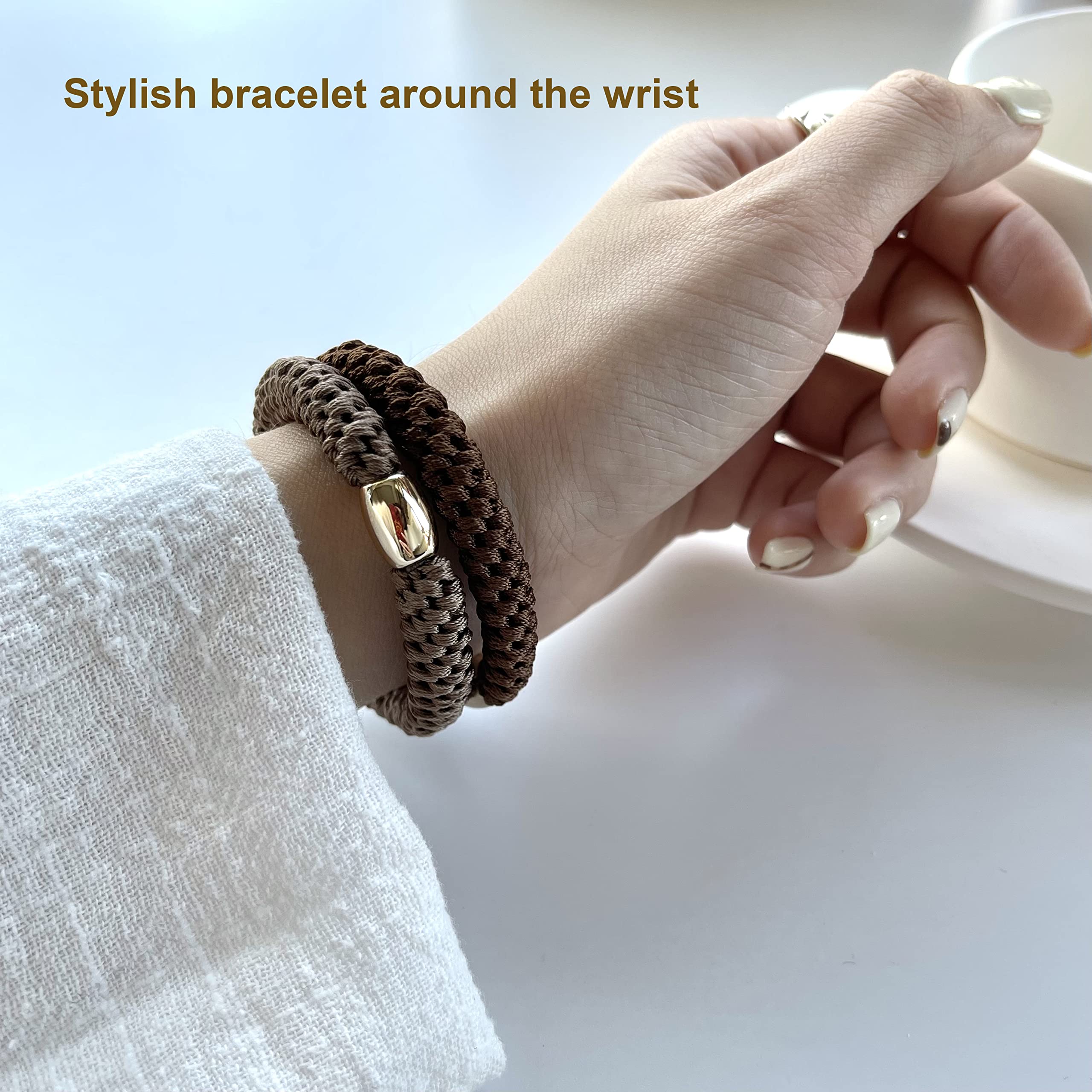 Tanha no-slip design demo image showing easy removal without creasing or pulling.