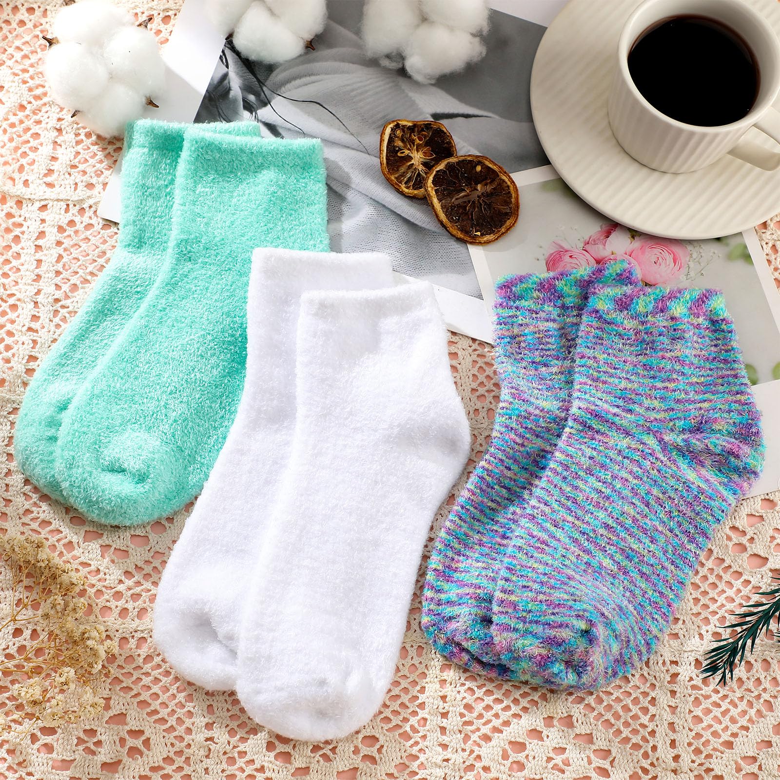 Tarpop Aloe Socks packaging shows three-pair bundle, great for gifting.