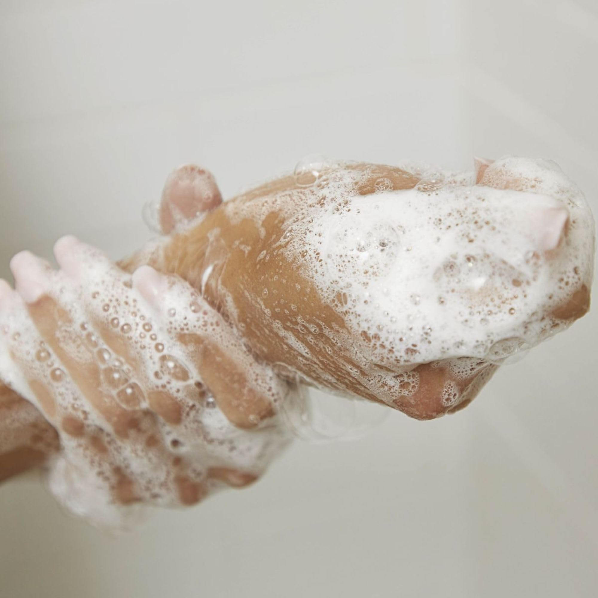 Tea Tree Hemp Restoring Shampoo fragrance-notes shows bergamot eucalyptus evergreen cedarwood aroma.