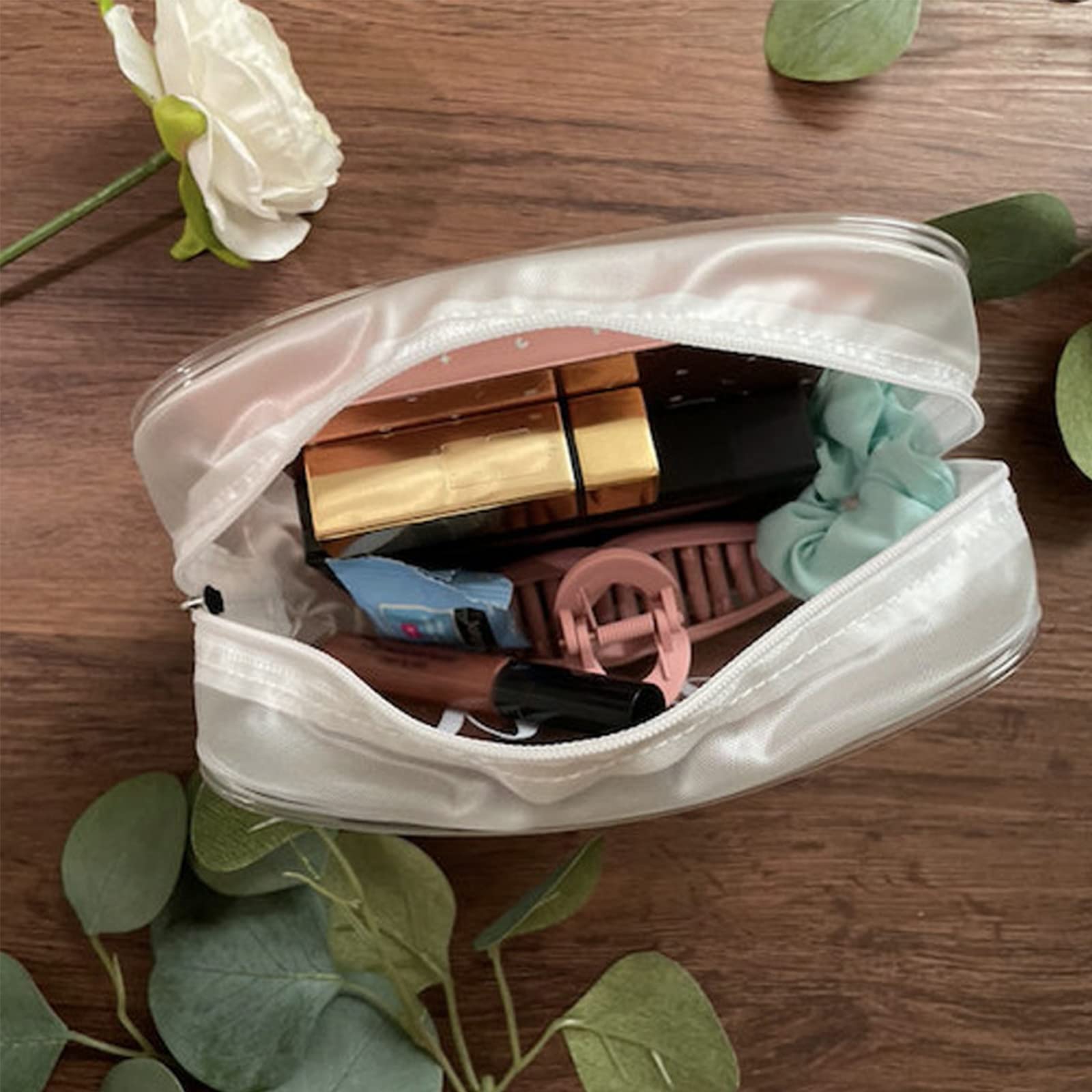 Tergy compact makeup bag helps organize lipstick and eye shadow on the go