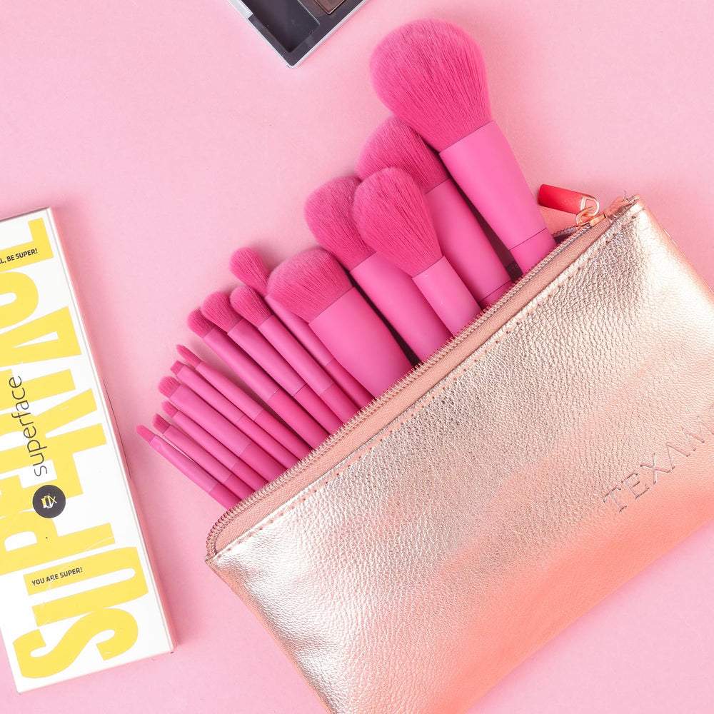 TEXAMO foundation brush with soft density for a smooth, even base.