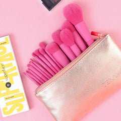 TEXAMO foundation brush with soft density for a smooth, even base.