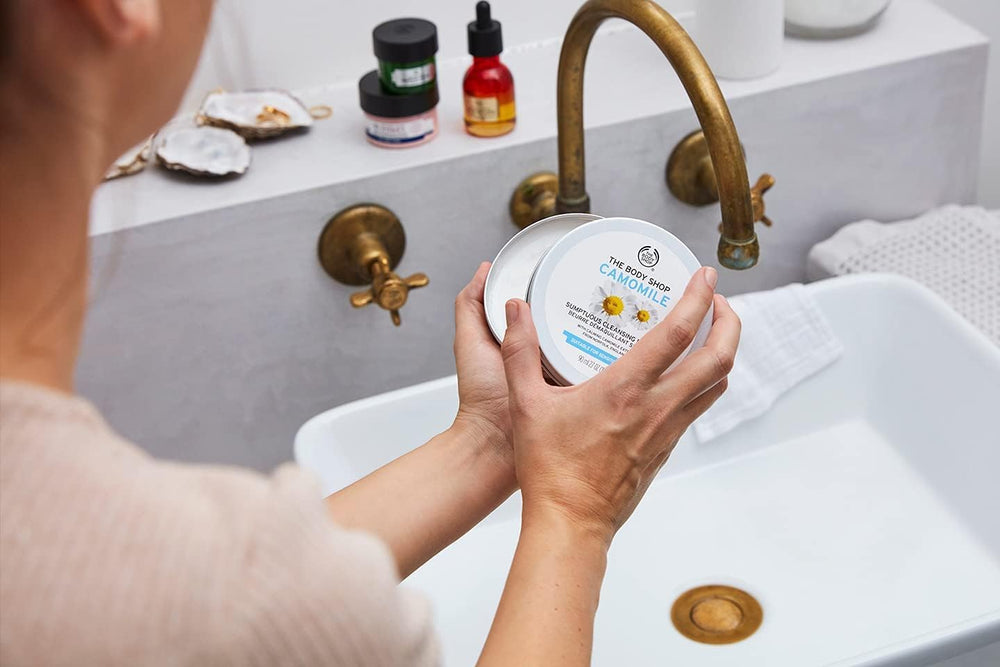 The Body Shop Camomile Sumptuous Cleansing Butter calming camomile scent during use.