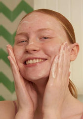 The Body Shop Tea Tree Skin Clearing Facial Wash ingredients highlight natural tea tree purity.