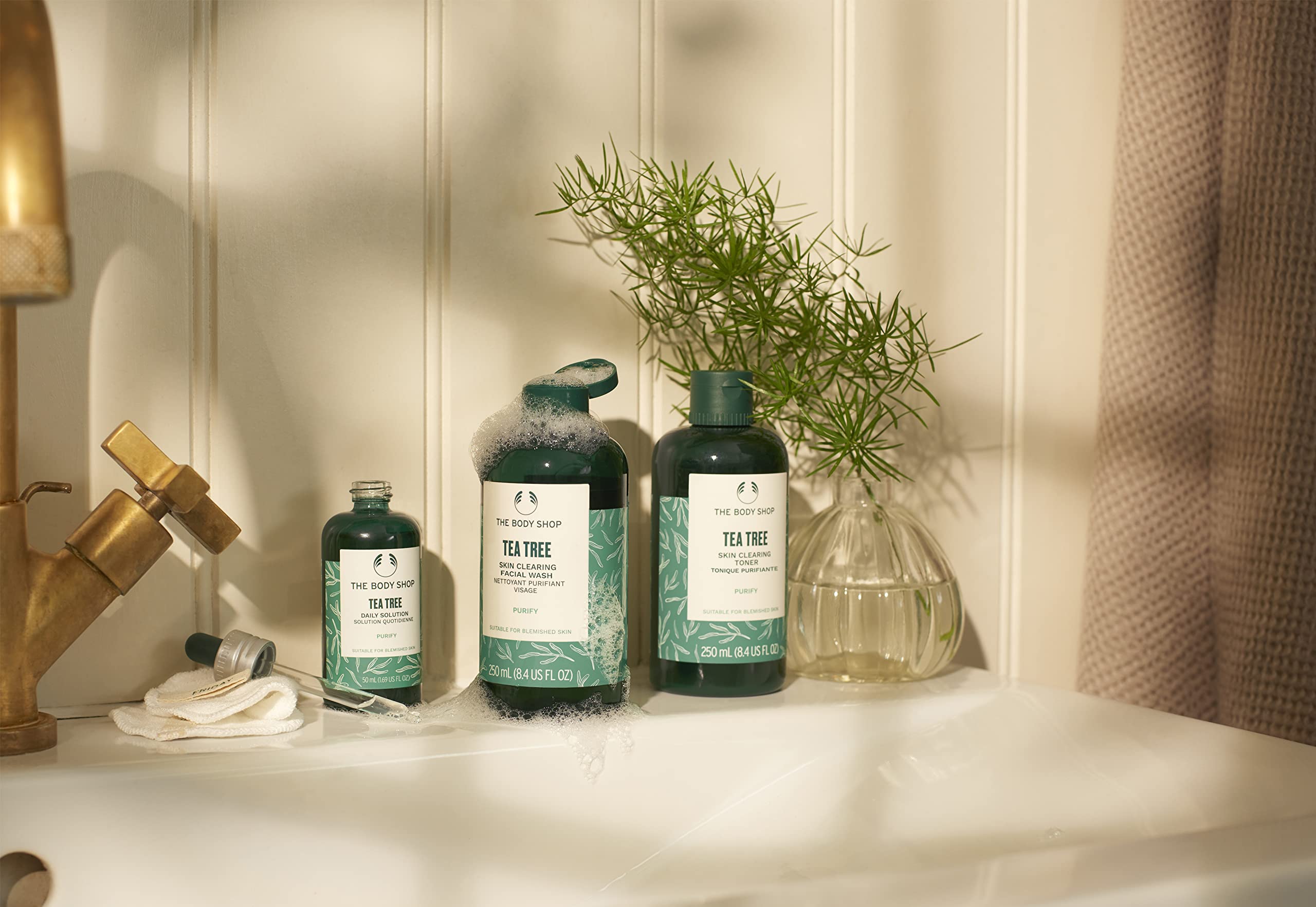 Tea Tree toner on skin reveals a matte finish for a refreshed look