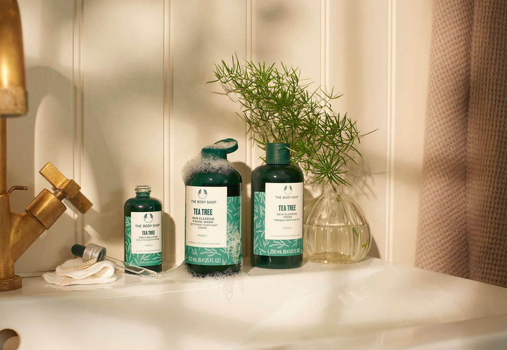 Tea Tree toner on skin reveals a matte finish for a refreshed look