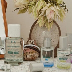 The Body Shop White Musk EDT cap removal emphasizes recyclable packaging and planet-friendly rituals.