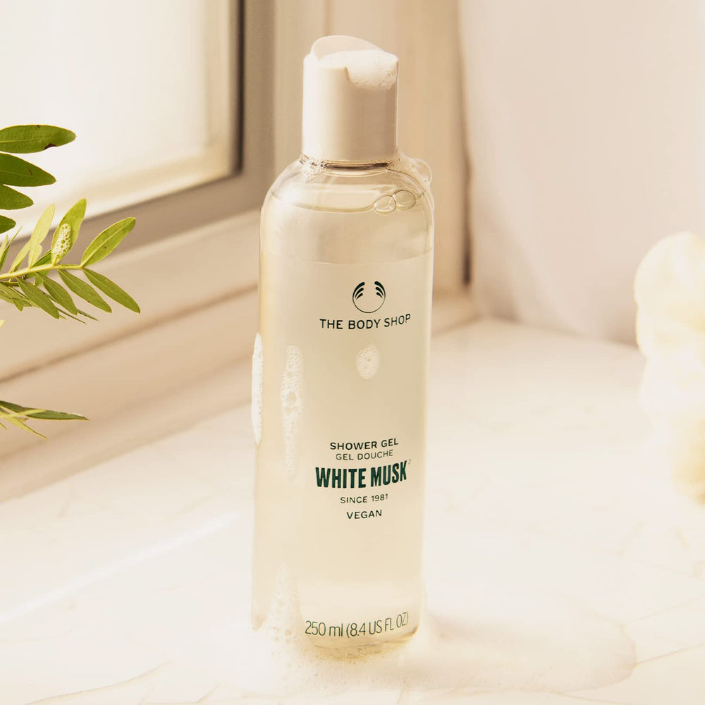 The Body Shop White Musk Shower Gel fragrance diffusion captures floral-musk notes.