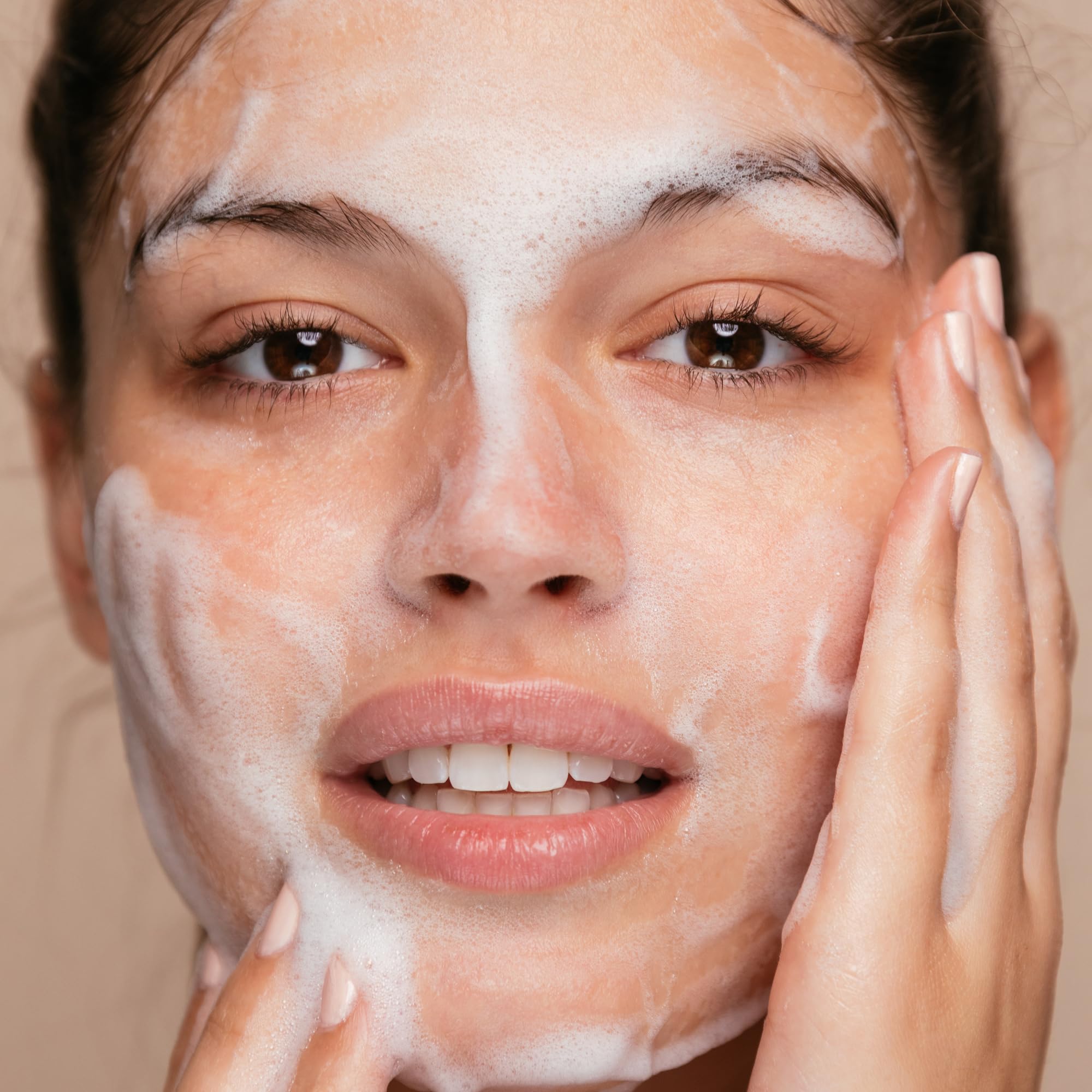 The Face Shop White Seed Exfoliating Cleansing Foam lather shows a soft foam for refreshed skin.