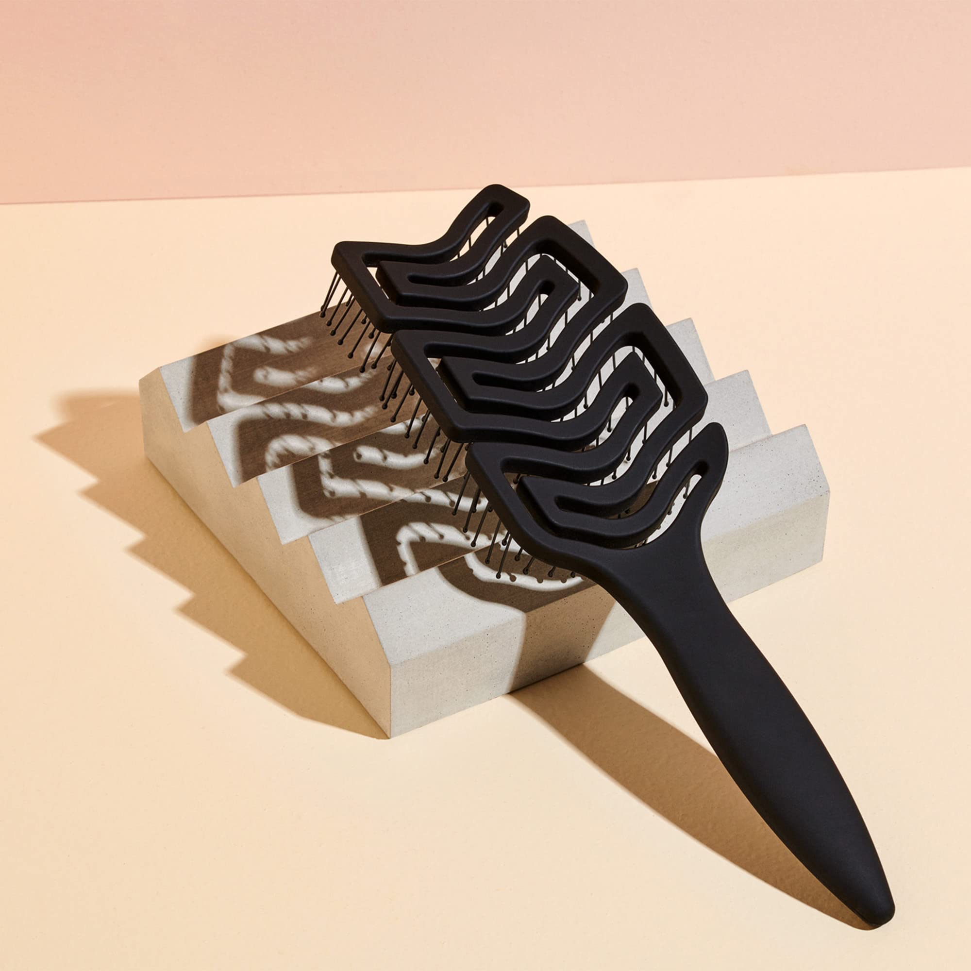 The Hair Edit all hair types brush works on thick, curly, straight, and fine hair.