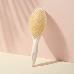 The Hair Edit Cream Finish and Shine brush soft touch handle provides a non-slip grip